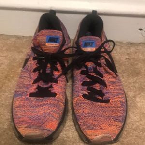 Men’s Nike 10.5 Flyknit Max in fair condition